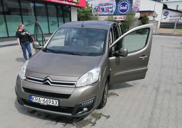 citroen berlingo Citroen Berlingo cena 38900 przebieg: 159000, rok produkcji 2016 z Skawina